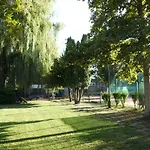 Garden Club Panzio Bed and Breakfast