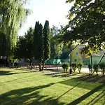 Garden Club Panzio Bed and Breakfast