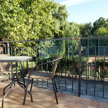 Garden Club Panzio * Balatonmariafurdo