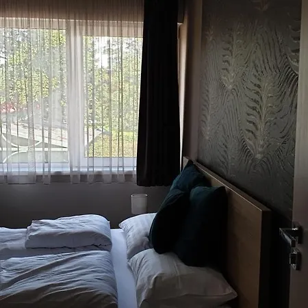 Alojamento de Acomodação e Pequeno-almoço Garden Club Panzió Balatonmáriafürdő