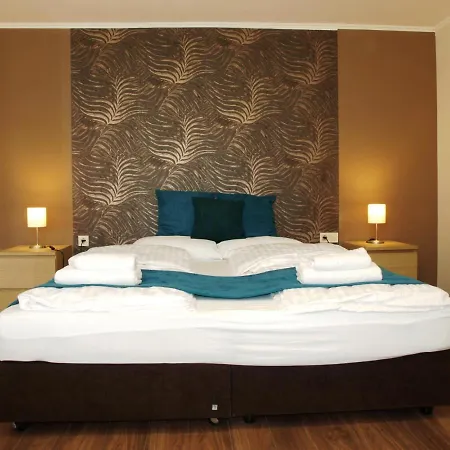 Garden Club Panzio 3* Balatonmáriafürdő