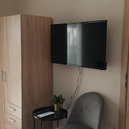 Alojamento de Acomodação e Pequeno-almoço Garden Club Panzió 3*