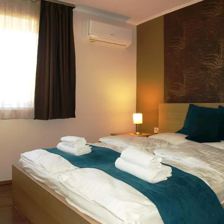 Garden Club Panzió 3* Balatonmáriafürdő