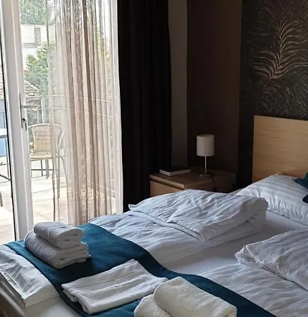 Garden Club Panzio Bed and Breakfast