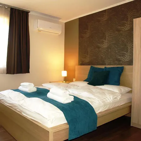 Garden Club Panzio 3* Balatonmáriafürdő