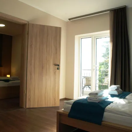 Garden Club Panzio فندق مبيت وإفطار Balatonmáriafürdő