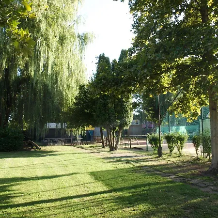 Garden Club Panzió Alojamento de Acomodação e Pequeno-almoço