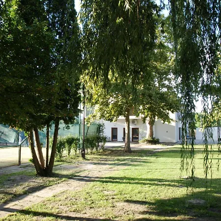 Garden Club Panzió 3* Balatonmáriafürdő