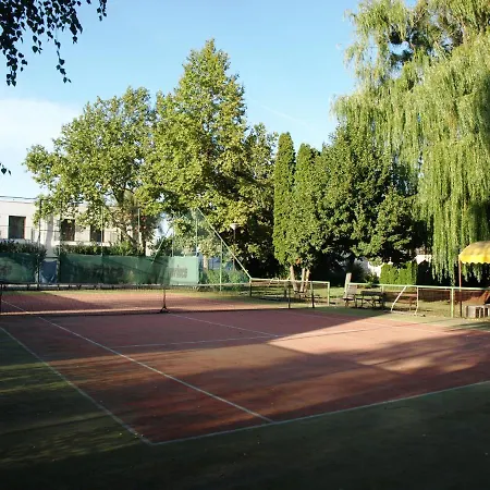 Garden Club Panzio * Balatonmáriafürdő