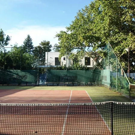 לינה וארוחת בוקר Garden Club Panzio