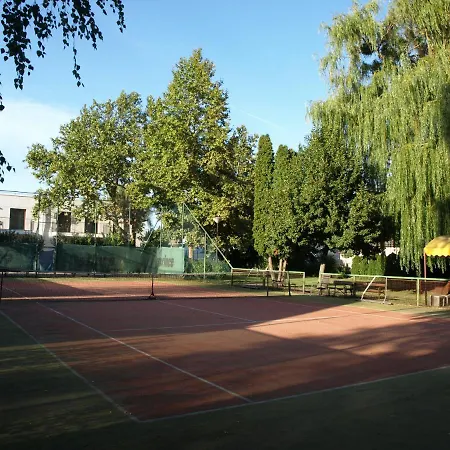 Garden Club Panzió 3* Balatonmáriafürdő