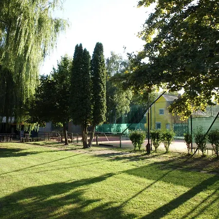 Garden Club Panzió Bed and breakfast