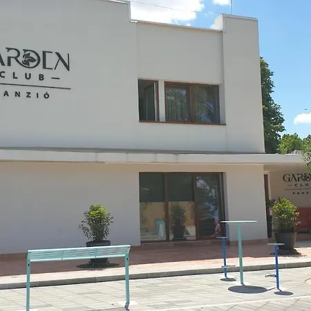 Garden Club Panzio *