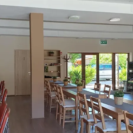 Garden Club Panzio לינה וארוחת בוקר Balatonmáriafürdő