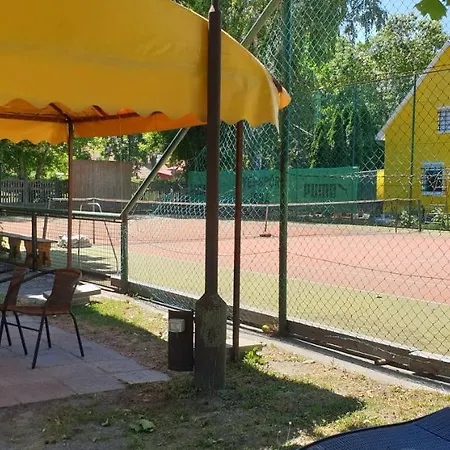 Garden Club Panzio לינה וארוחת בוקר Balatonmáriafürdő