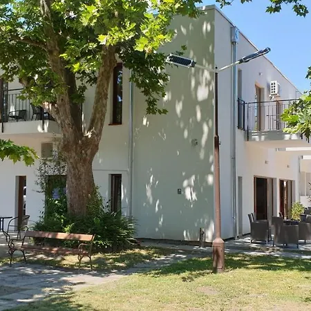 Garden Club Panzió 3* Balatonmáriafürdő