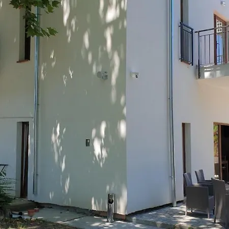 Alojamento de Acomodação e Pequeno-almoço Garden Club Panzió Balatonmáriafürdő