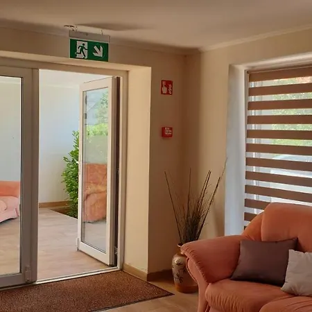 לינה וארוחת בוקר Garden Club Panzio Balatonmáriafürdő