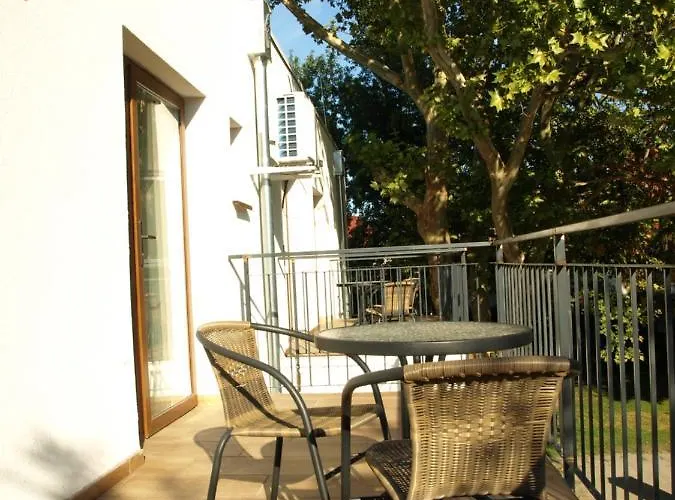 Garden Club Panzio Bed & Breakfast 3*