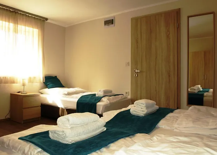 Garden Club Panzio Bed and Breakfast 3*