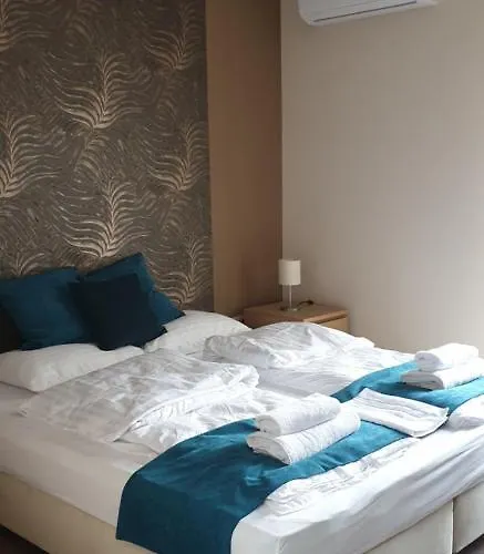 Bed & Breakfast Garden Club Panzio 3*