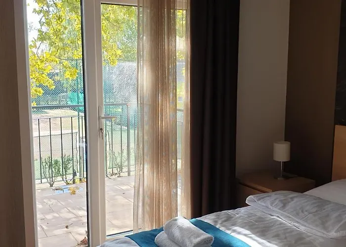 Garden Club Panzio Bed and Breakfast 3*