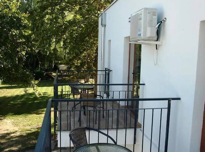 Garden Club Panzio Bed & Breakfast 3*