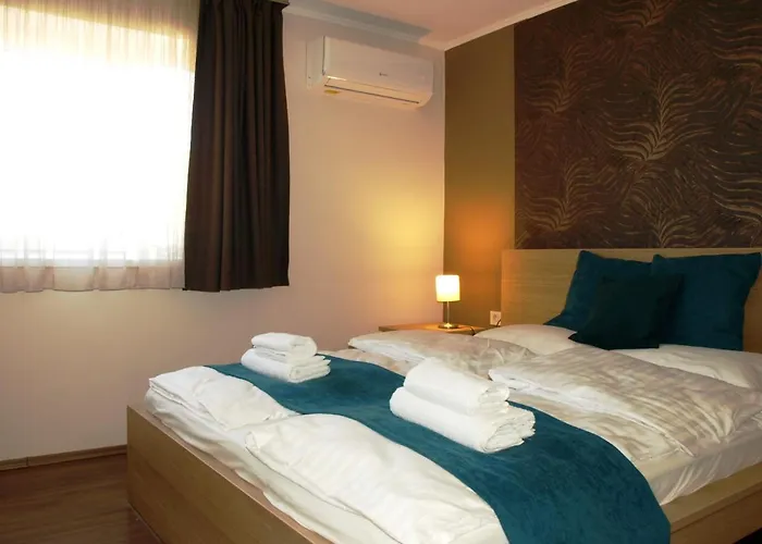 Garden Club Panzio 3* Balatonmáriafürdő