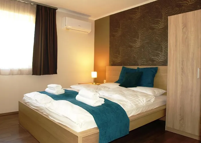 Garden Club Panzio 3* Balatonmáriafürdő