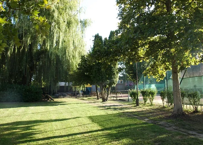 Garden Club Panzio Bed and Breakfast