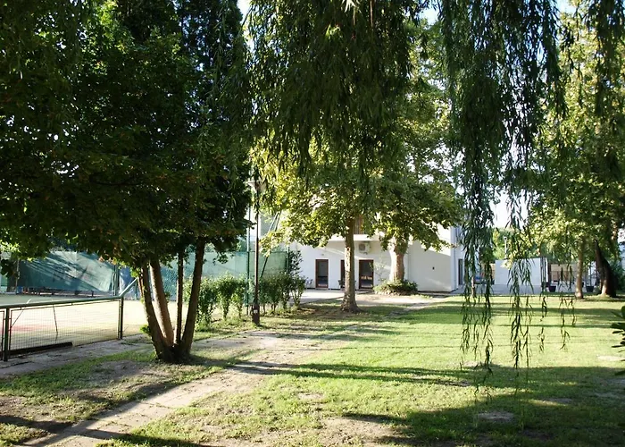 Garden Club Panzio 3* Balatonmariafurdo