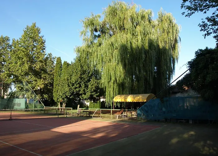 Garden Club Panzio 3* Balatonmariafurdo