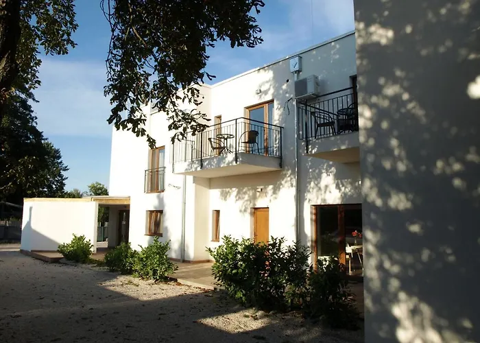 Bed and Breakfast Garden Club Panzio Balatonmáriafürdő