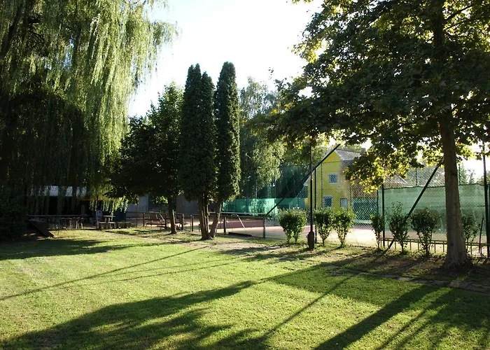 Garden Club Panzió Alojamento de Acomodação e Pequeno-almoço