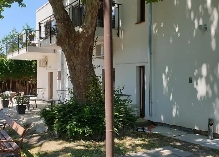 Garden Club Panzio 3* Balatonmáriafürdő