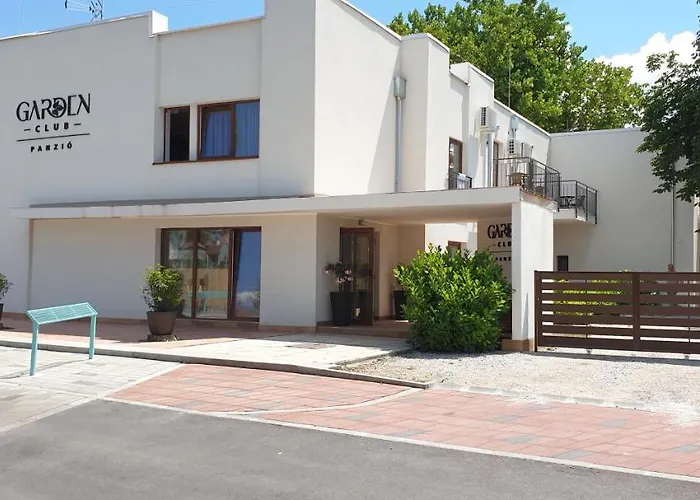 Bed and Breakfast Garden Club Panzio 3*