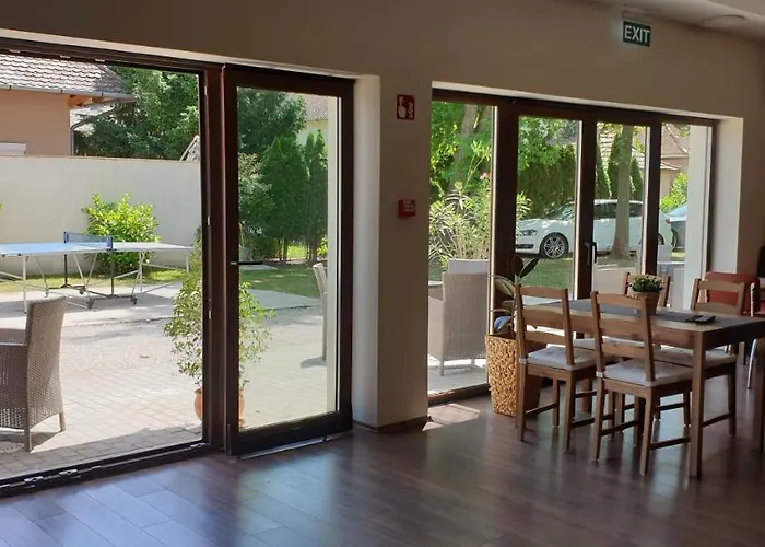 Garden Club Panzio Bed & Breakfast 3*