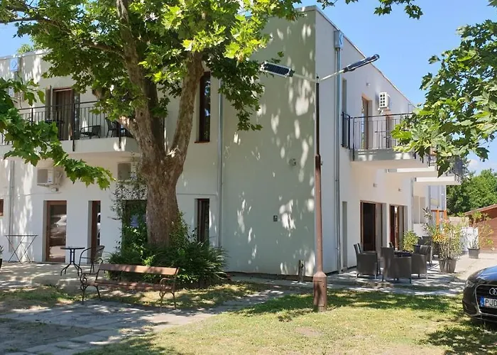 Garden Club Panzio 3* Balatonmáriafürdő