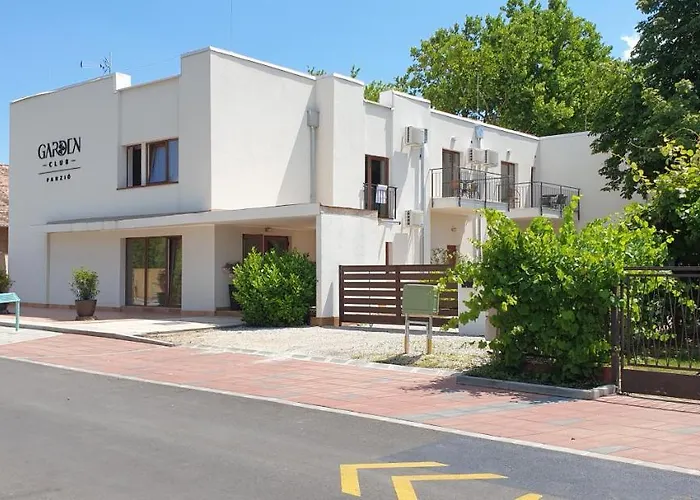 Garden Club Panzio Balatonmáriafürdő